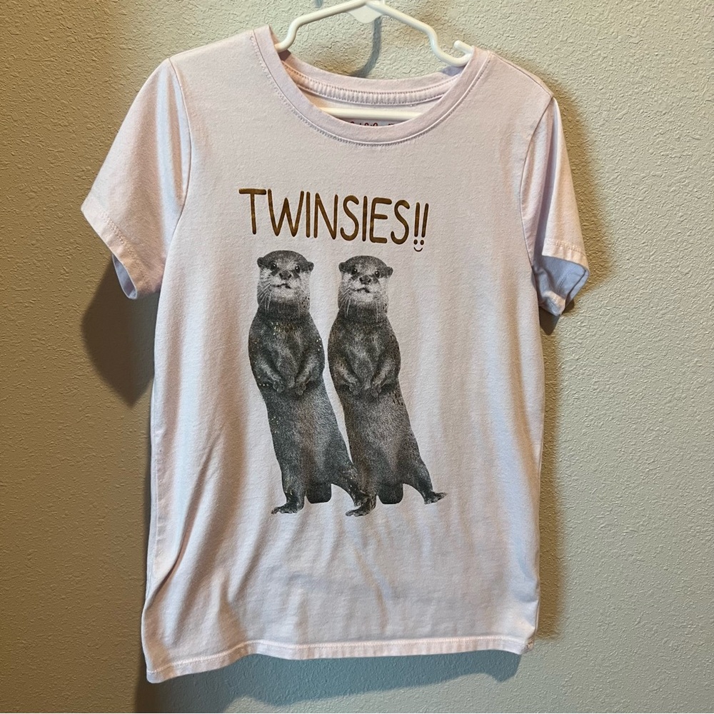 Cat & Jack size m (7/8) lavender otter graphic tee with gold details